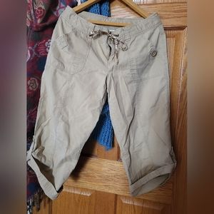 Cute beige pink accent cargo pants used flawed